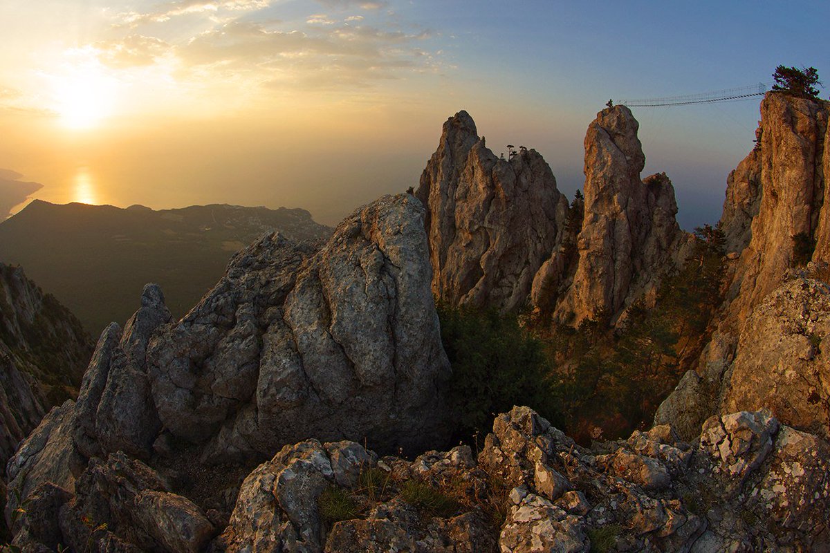 Krasoti_Rossii's tweet image. "Трезубец" 
Рассвет на горе Ай-Петри. Крым