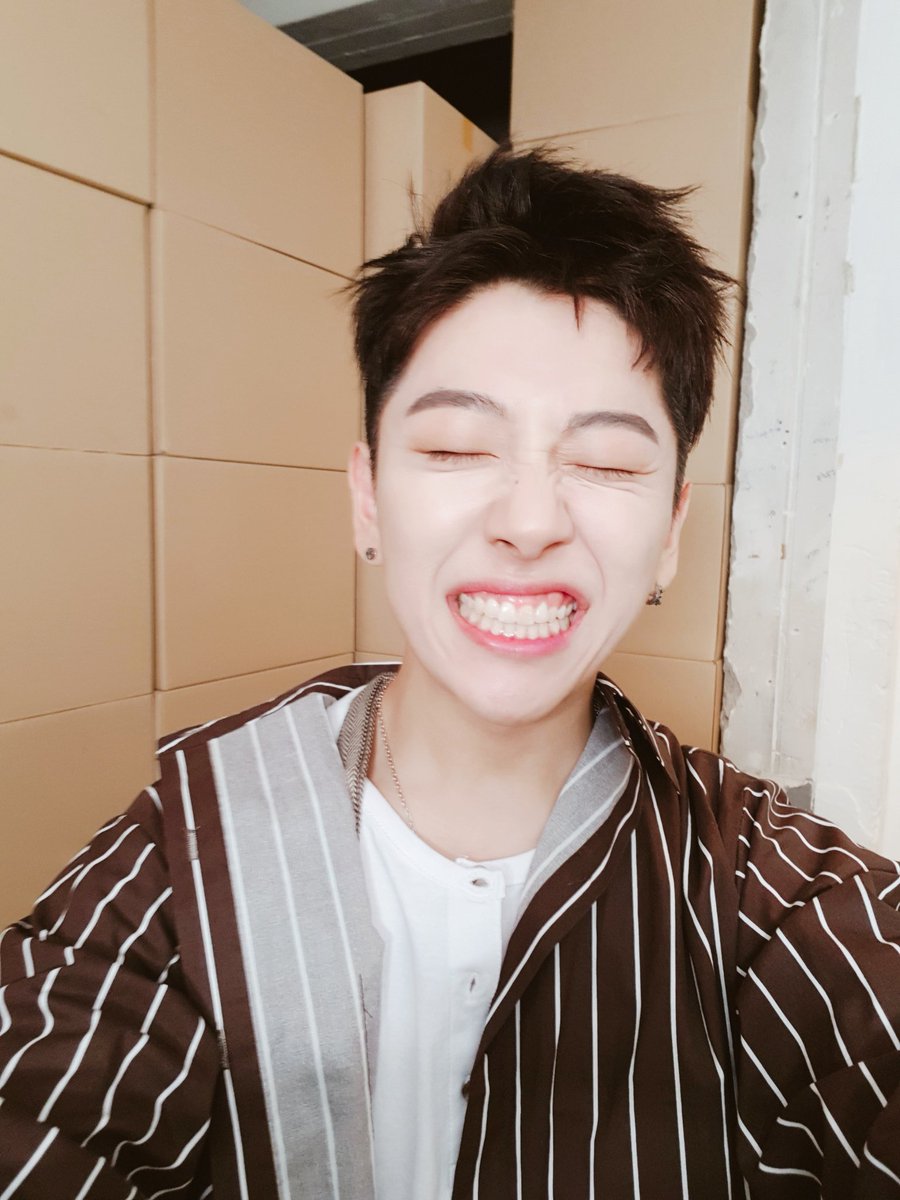 JBJprojectTH's tweet photo. โปรเจคพิเศษสำหรับรอยยิ้มของลีดคนเก่งของเรานะคะ เเฟนๆสามารถร่วมติดเเท็ก
#태현아_항상믿을게 #wearealwayshereforTaehyun  เพื่อให้กำลังใจเเละดึงรอยยิ้มที่สดใสของลีดคนเก่งของเรากลับมาเร็วๆกันนร้าา😁😁 #JBJ https://t.co/MsoZPK2FOp