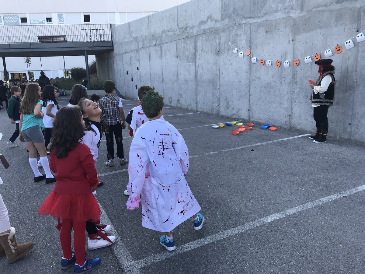 amp060's tweet photo. #AlumnosHumanitas disfrutaron a lo grande el día de #Halloween con los juegos organizados por #ProfesEF!!@Humanitastc https://t.co/sdc0ssr3gu