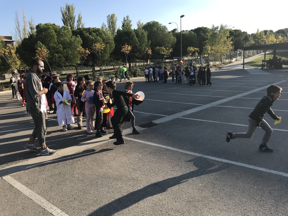amp060's tweet photo. #AlumnosHumanitas disfrutaron a lo grande el día de #Halloween con los juegos organizados por #ProfesEF!!@Humanitastc https://t.co/sdc0ssr3gu