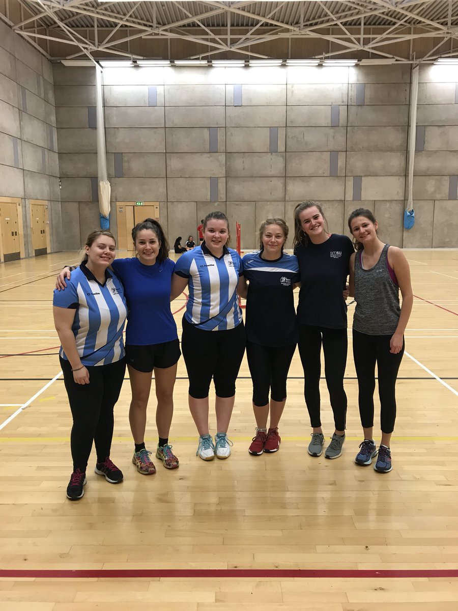 Amazing game from the ladies, unlucky to not get a draw. Great effort all around🏸 #blueandwhite #simmies