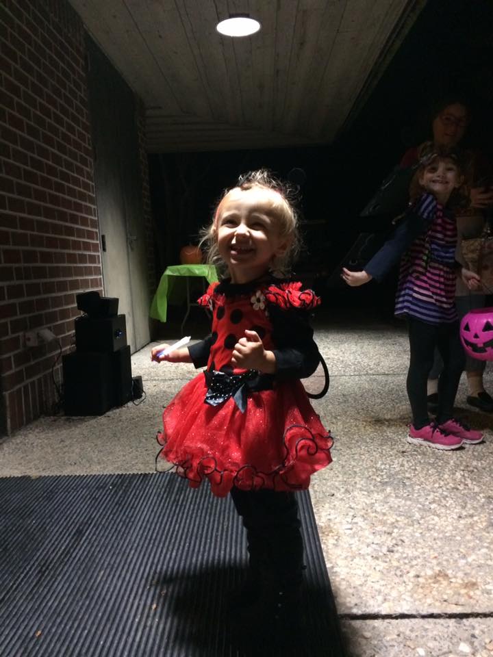 HistBathSiteNC's tweet photo. One more Halloween pic! #halloweenfun #trickortreat #historicbathsite #onemorepic #goodtimesinbath #lotsofcandy #fallfun #ladybug https://t.co/F0U1hfhjtY