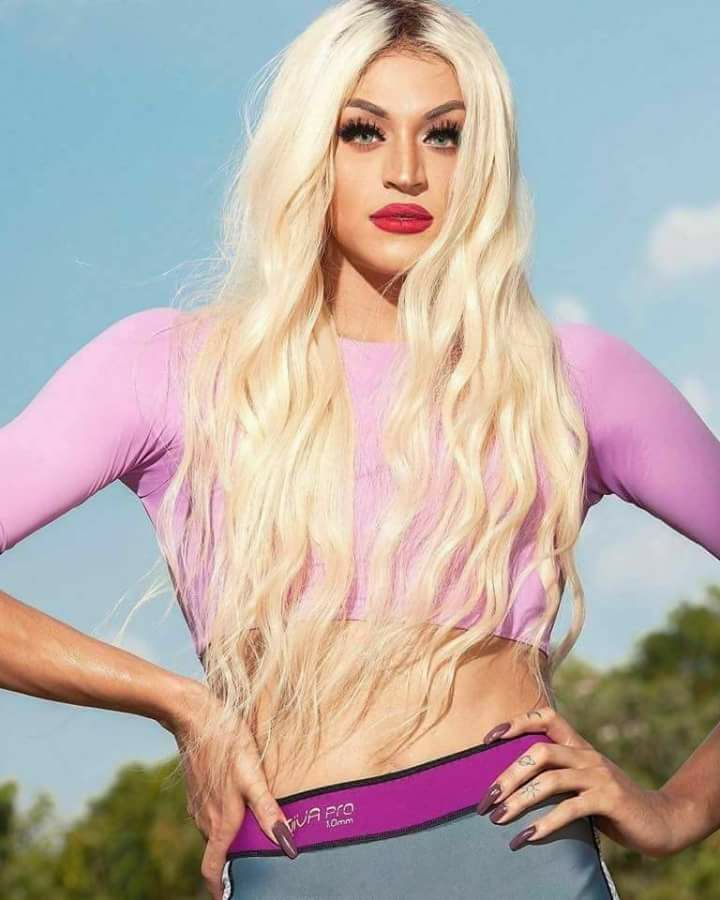 RoseanaSilvaLS's tweet photo. @pabllovittar Feliz Aniversário! Que especialmente hoje se celebre o amor e a paz para seu coração se tornar ainda mais belo.
#HappyBday https://t.co/Pw5oK7RnAQ