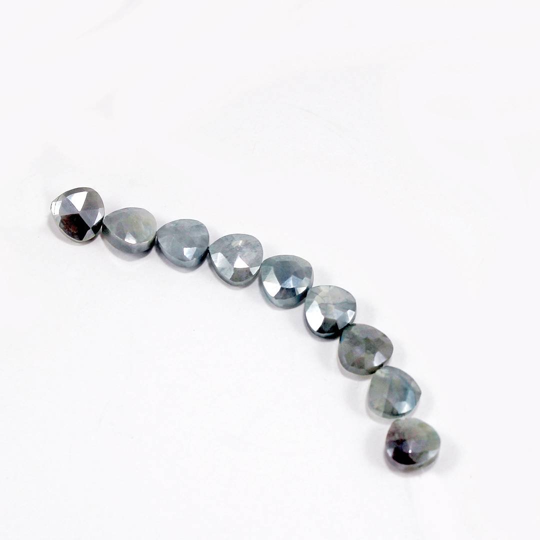 SoulFireAlchemy's tweet photo. Mystic coated #Moonstone ♡
Coated in silver sheen plating, creating an aqua/peacock schiller. Shown in photography &amp; incandescent lighting https://t.co/nTYATZzvLv