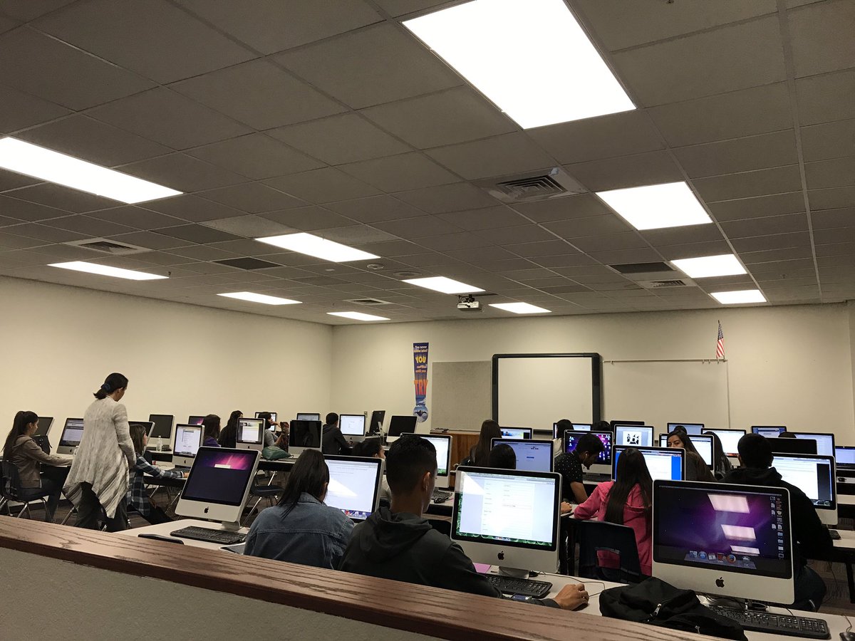 AVID students working on FAFSA and applying for scholarships #TEAMSISD <a href="/Eastlake_HS/">Gilbert R . Martinez</a>