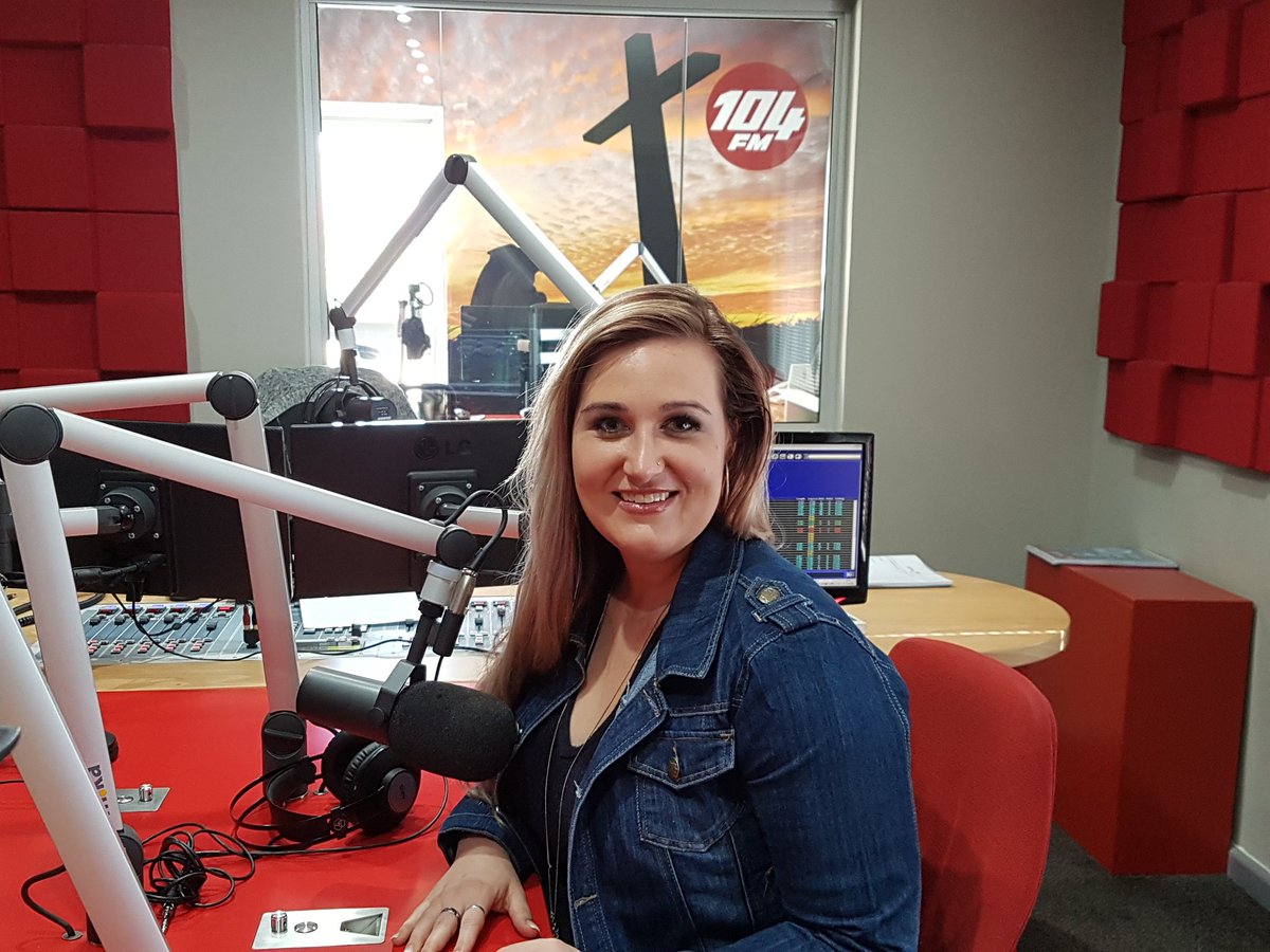 karienb11's tweet photo. Vanmiddag kuier @lizandra_winter by @Tygerberg104fm #TrotsAfrikaans #DieBegin #GodIsInElkeSeisoen https://t.co/MOBG4zxGx8
