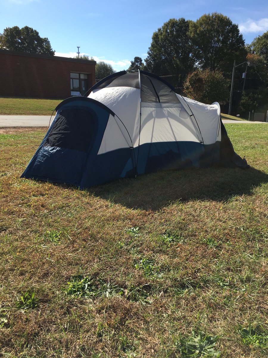 enoell21's tweet photo. Leaves turn into people #fallis here @SedgeGardenES #tentstyleclassroom https://t.co/v8UVvVW8EJ