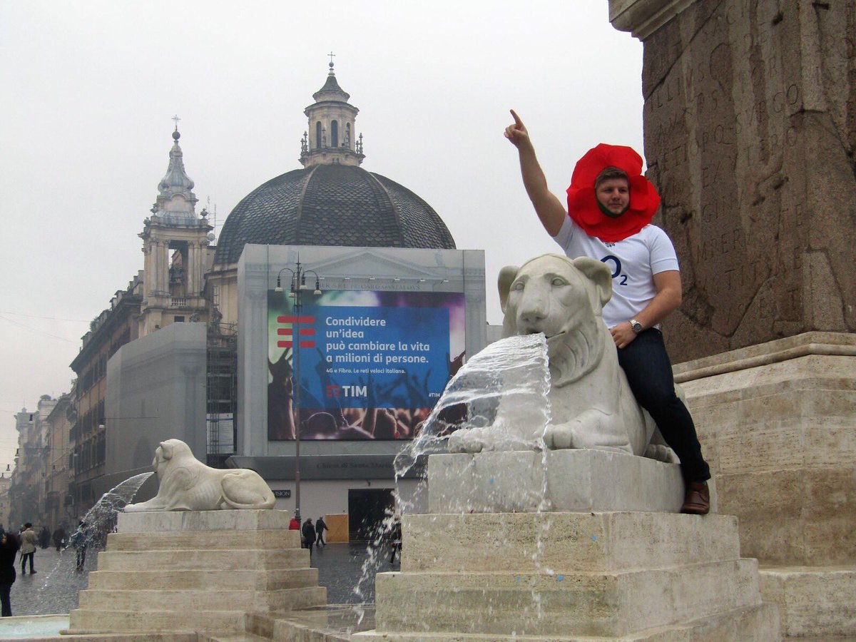 AlexColinMillar's tweet photo. @O2sports Riding a lion in the centre of rome watching Italy vs England last year. #weartherose #englandvaustralia
#theenglishareintown https://t.co/7rMmTjFBrR