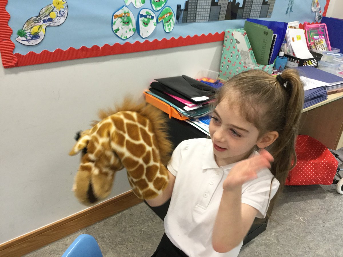Mrsmcguinness75's tweet photo. Geraldine The Giraffe came to L3/4 today to help the children choose phonics activities @PrimaryOrchard https://t.co/uGc8qgd1x0