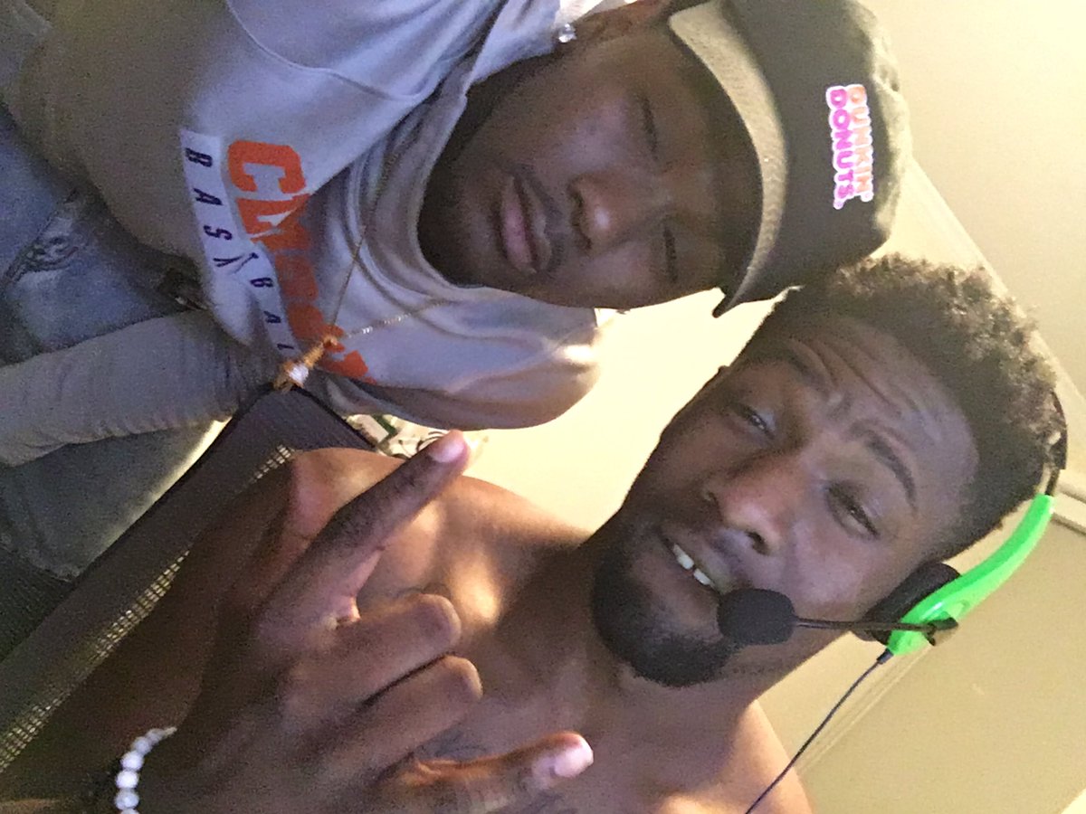 edotcash's tweet photo. Happy bday to my brother ❤️@KnownAsUno1 #Slimeeeeeee🐍 https://t.co/5Bhd1I1hqD