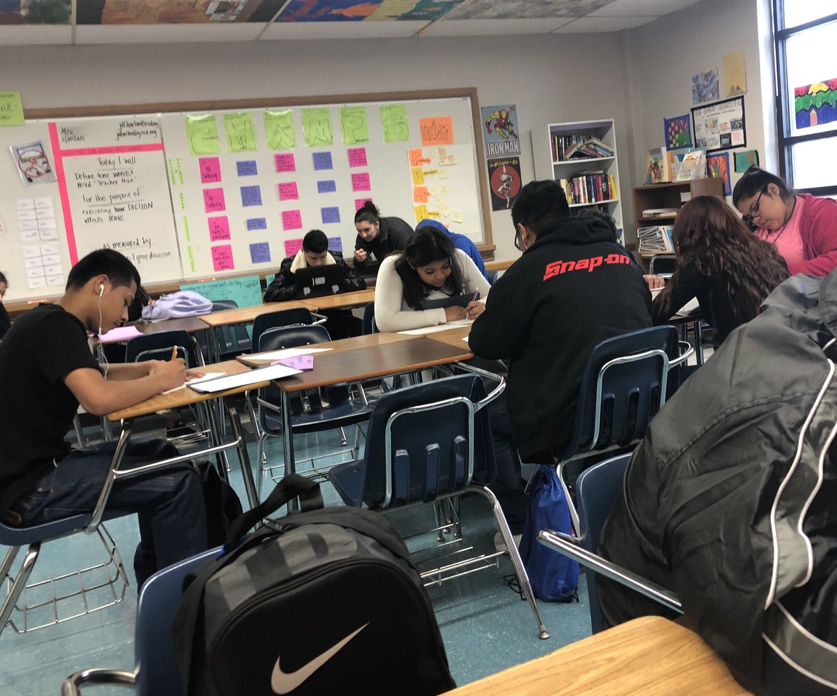 JillHarlan7's tweet photo. Stations Day-so far so fun! #Inno2 #WeArePearce #RISDgreatness https://t.co/yErobkrlCT