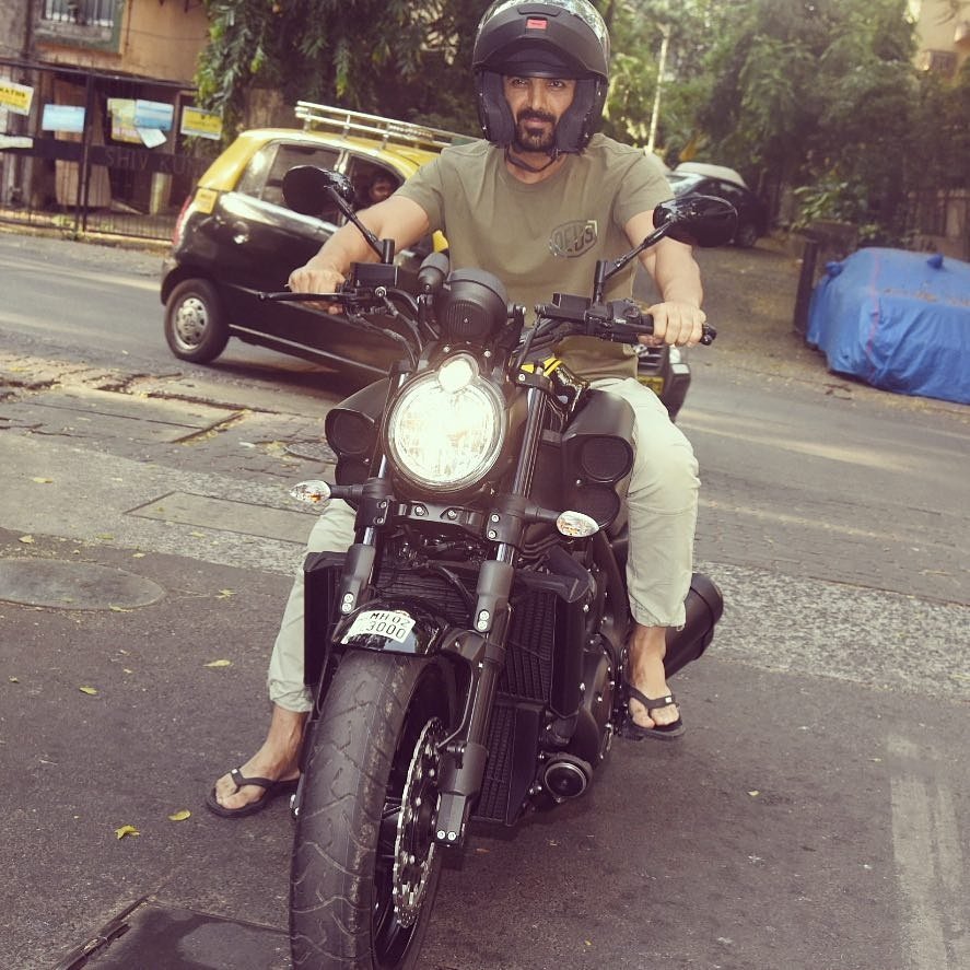 JAbrahamFC's tweet photo. @TheJohnAbraham riding in Bandra https://t.co/Ux6kcRFpOI
