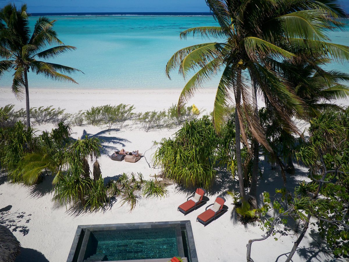 TahitiLegends's tweet photo. Wednesdays aren't so bad when you're sitting here... #WanderlustWednesday https://t.co/tD42yMiFWy