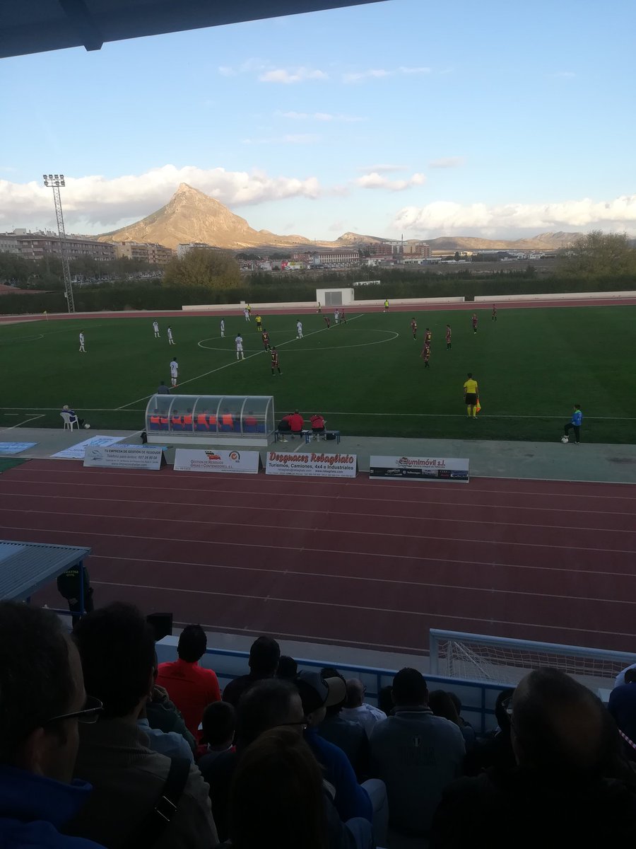 jfgilcalero's tweet photo. Viendo al Cartagena, espectacular la afición, sin para de animar!!! https://t.co/E57rZhs0Zr