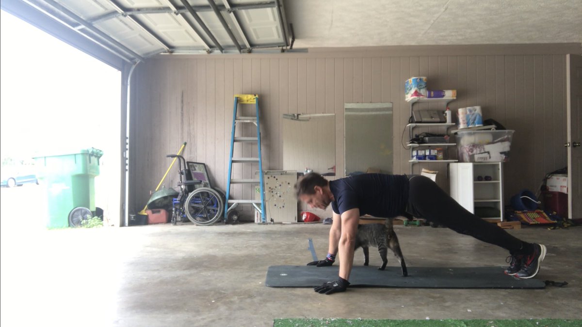 Tupelonewsguy's tweet image. Wednesday November.  Bootcamp. #allforJESUS #fitnessisfun #catshelp