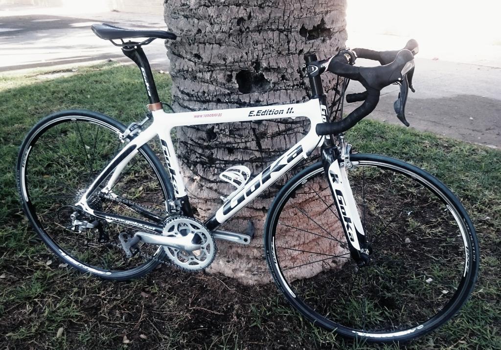 vaberados's tweet photo. Bicicleta #carbono #Goka  Edition II.Cambios+frenos #Ultegra.Compaq #Shimano Sora.Ruedas #Mavic.Pedales #Look. M. https://t.co/7Om7j5RS71