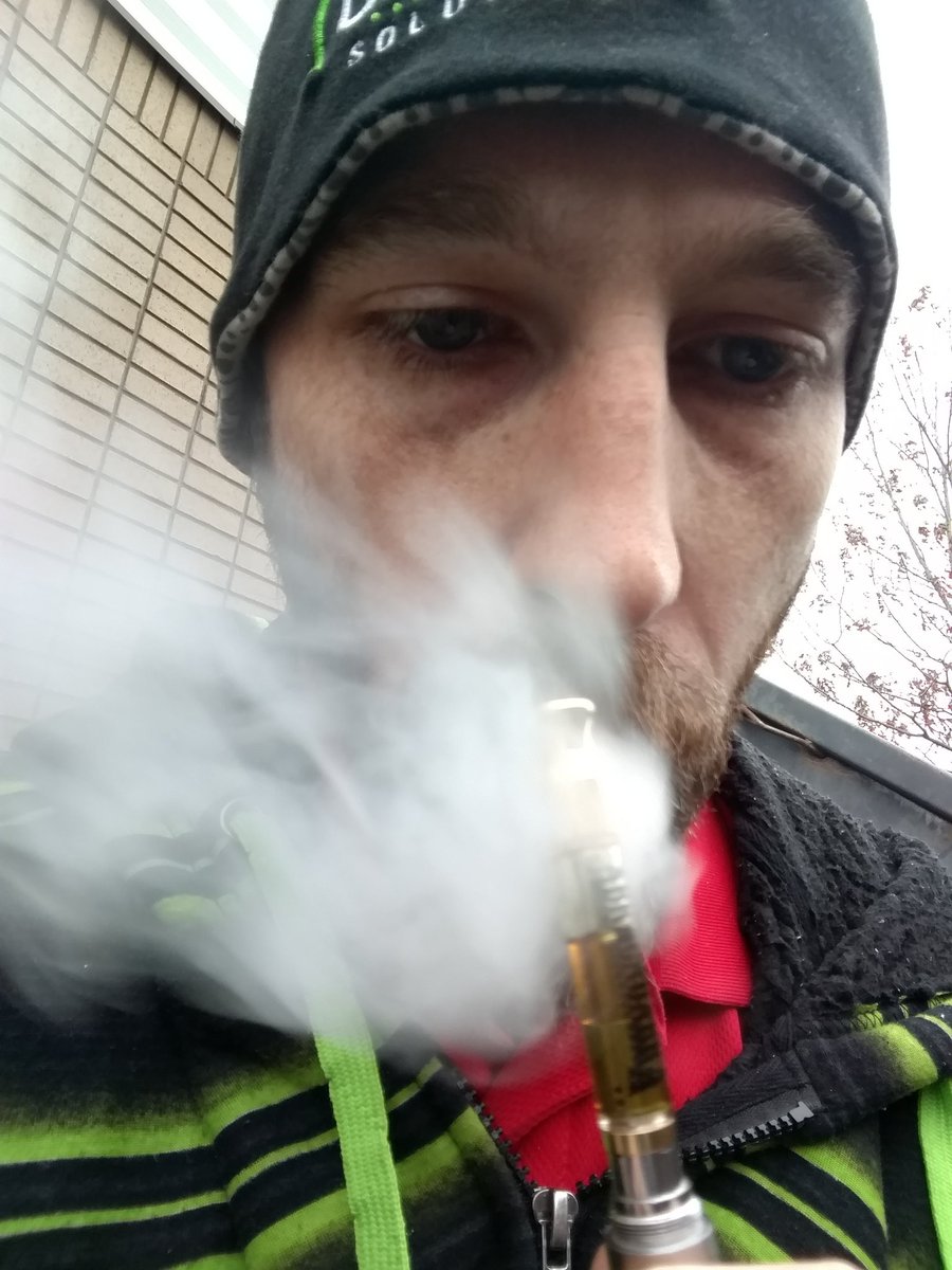 BRad_4_20's tweet image. I'm at work. But I'm puffin away!! 
#ProductivePotHead #HighBoss