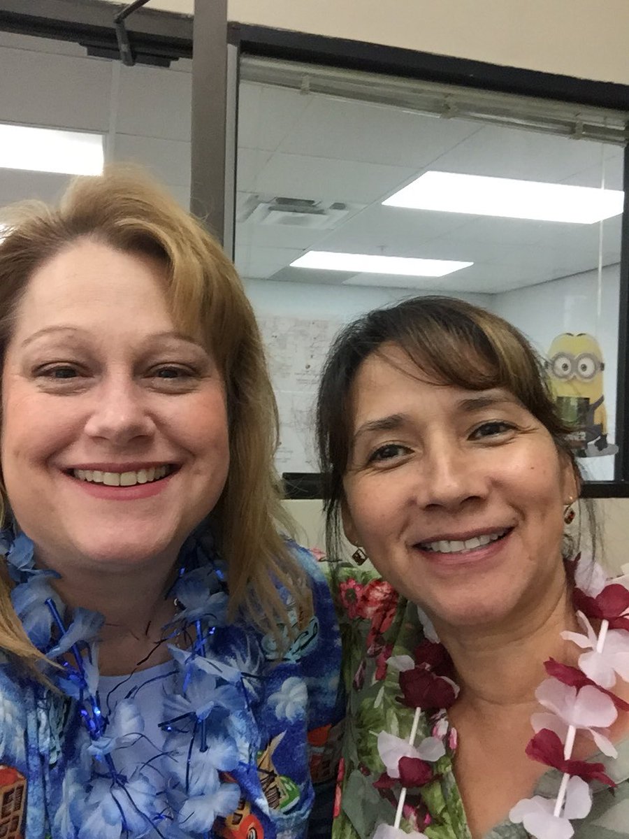 librarychick007's tweet photo. #RedRibbonWeek @SHS #HawaiianDay https://t.co/McMcDkqu0K