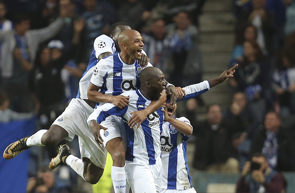 dw_sports's tweet photo. 90'+3 GOAL! Porto 3-1 Leipzig

Maxi Pereira puts the icing on the cake for Porto. Leipzig are beaten.

#PORRBL https://t.co/EoGkPeyNGc