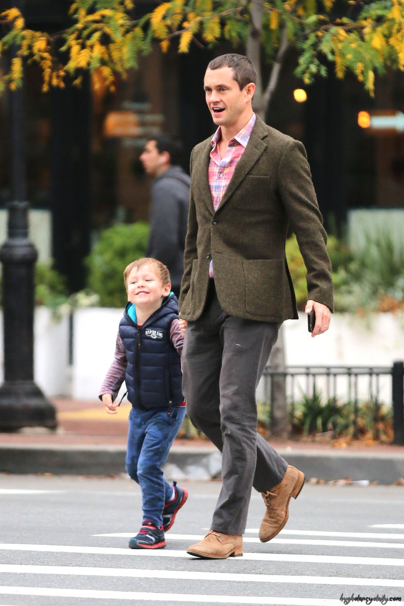 Hugh Dancy Net On Twitter New Pics November 1st Hugh Out And About In Nyc With Cyrus Https T Co Ulqehtf4xw Hughdancy