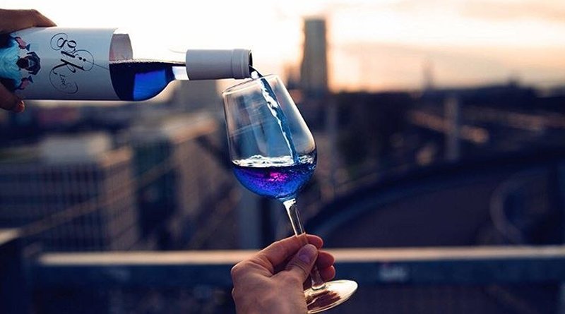 KexAlimentos's tweet photo. Vino azul, la nueva tendencia.
https://t.co/HtKOtJCMgk https://t.co/QMPEyErh1D