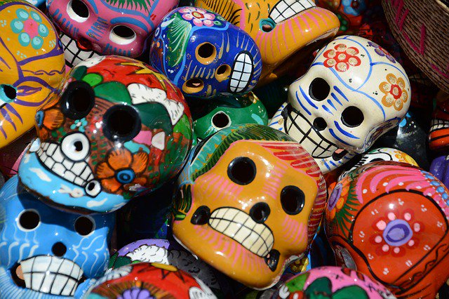 L4PES's tweet photo. Como se celebran #TodosLosSantos en otros lugares. #viajes https://t.co/JsJrf4krwt https://t.co/Q2rQ47bTch