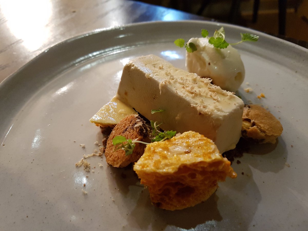 McrFinest's tweet photo. Highlights from a stunning meal @Wood_MCR tonight - belly pork, duck then cookies and cream. #Manchester #Food https://t.co/e7VR9pz9vT