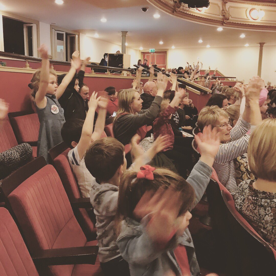 nelly_melly's tweet photo. @mistermaker great show at Bridlington spa! Even if I did have to dress as a bird #tweetweet #mel #iamashape https://t.co/0Qg20y3LYx