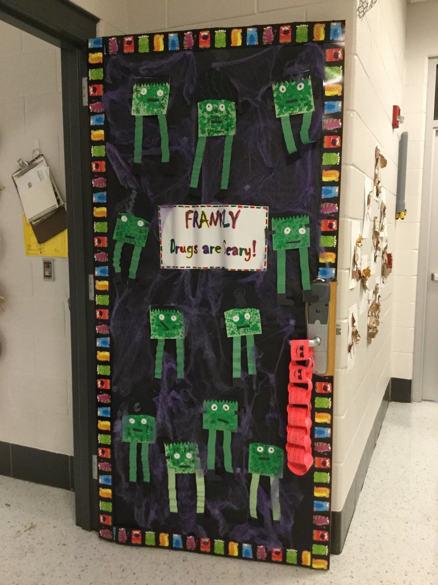 Ariaskdg9's tweet photo. Frankly Drugs are Scary! Red Ribbon Door Decorating Contest winner!#lane126 https://t.co/n2le2dhj7O