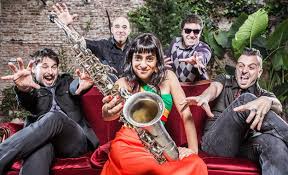 noteentusiasmes's tweet photo. En nuestro #MiercolesDeBandas nos vamos al reggae con voz femenina #CONTRAVOS !!!Y asi hablamos con Gabriela Jurado,su cantante. ESCUCHALOS! https://t.co/vPorltm5ze