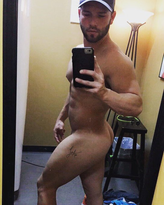 Happy Wednesday! Hope everyone had a great Halloween 😋😘 #HumpDay https://t.co/BNIILl5nmZ<a href="/tag/humpday"class="tags"><span>#humpday</span></a>