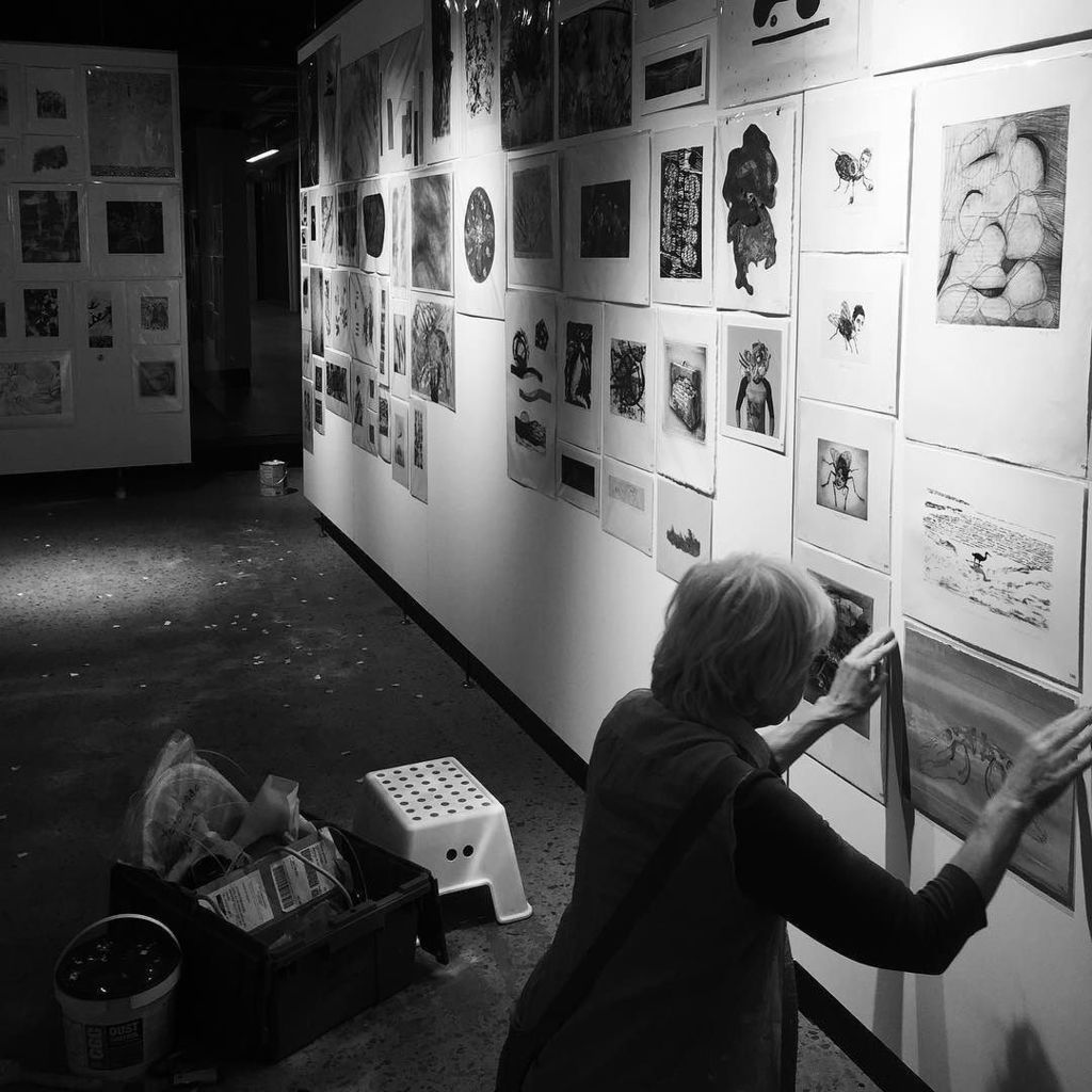 ACirculaire's tweet photo. Installation de l'expo vente-bénéfice en cours ! RV vendredi 03 nov. à partir de 17h / Getting the expo-sale ready ! Come this friday nov. … https://t.co/yWXsgMCqSg