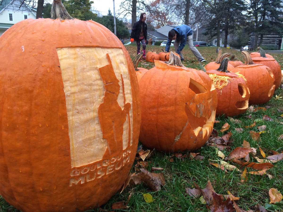 SPumpkinParade's tweet photo. We’re beginning! Get your pumpkins on down to Village Square Park #stittsville https://t.co/9L6l8Cu4ev