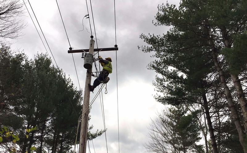 Utilities Talk Recovery Efforts As Thousands Remain Without Power After Fierce Wind Storm dlvr.it/PylcxM https://t.co/BH91gJLtZV