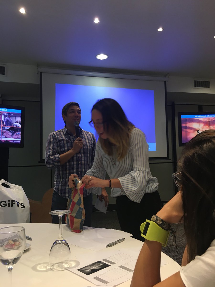 The_Jalkh's tweet photo. Solo quedaba un regalo #mildis #BreakSummit #breakingba 🤷🏽♂️ https://t.co/teMeC7yKaQ