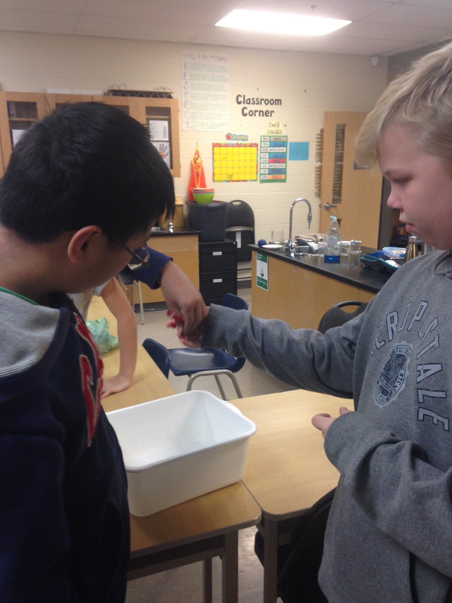 LDubsGatestone's tweet image. Twizzler Ties! #colourchallenge #class78