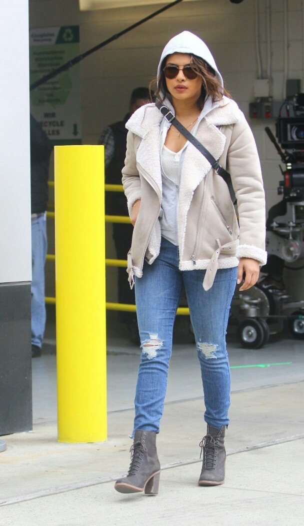 HaifaWehbeToday's tweet photo. @priyankachopra Øn the set of #Quantico Season 3 in NYC 💢

#Quanticos3  #AlexParrish https://t.co/ceGxhNb5UV