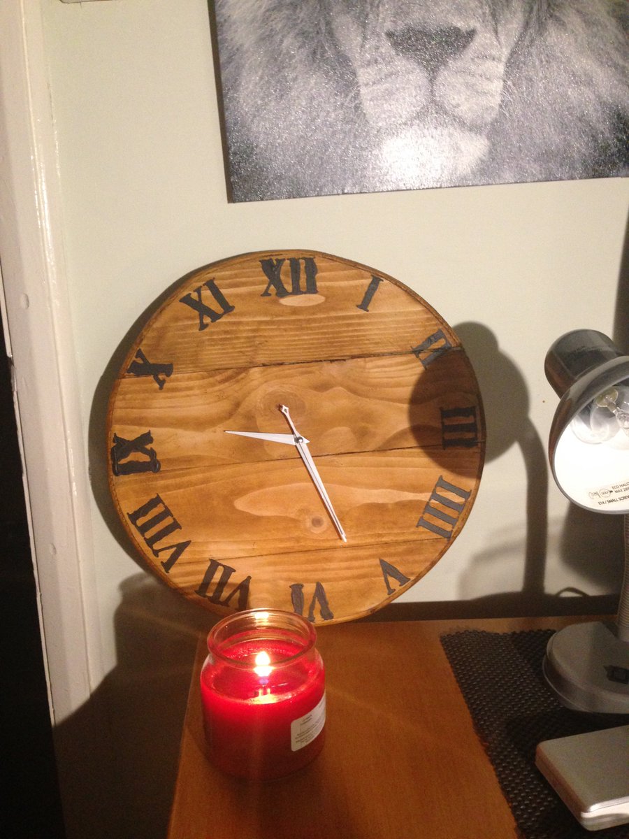 Just the paint on the numerals to tidy up, then varnish #handmadehour #handmade Shout if you want one #MadeToOrder in time for #Christmas! 👍