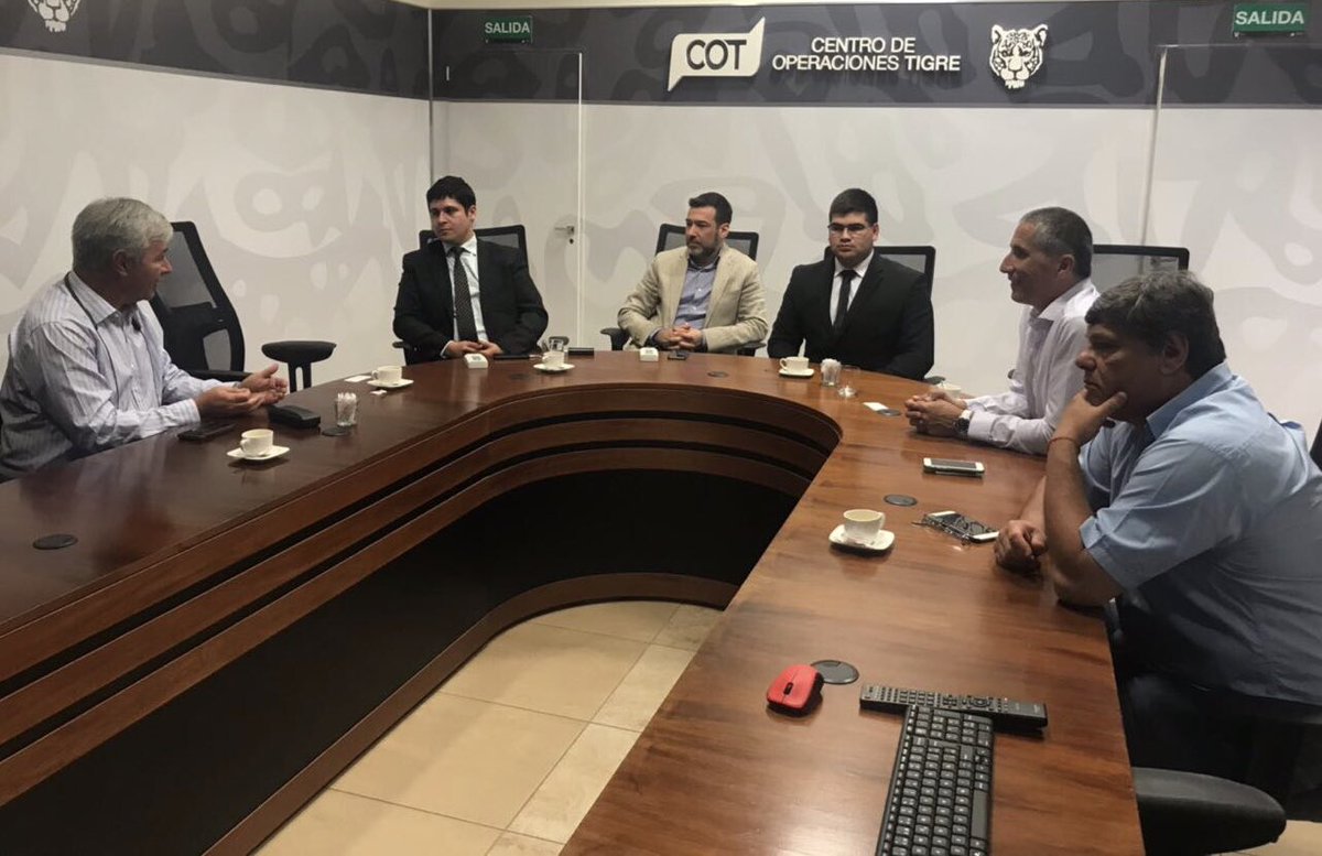 EduardoFeijoo's tweet photo. Hoy recibimos comitiva de la Direccion Nacional de Patrulla Caminera de Paraguay, interesados en nuestro Sistema de Proteccion Ciudadana. https://t.co/nNbZM8W9Jm
