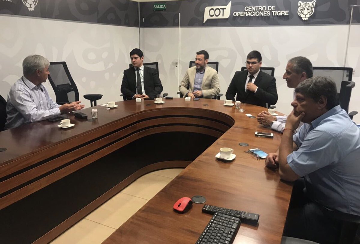 EduardoFeijoo's tweet photo. Hoy recibimos comitiva de la Direccion Nacional de Patrulla Caminera de Paraguay, interesados en nuestro Sistema de Proteccion Ciudadana. https://t.co/nNbZM8W9Jm