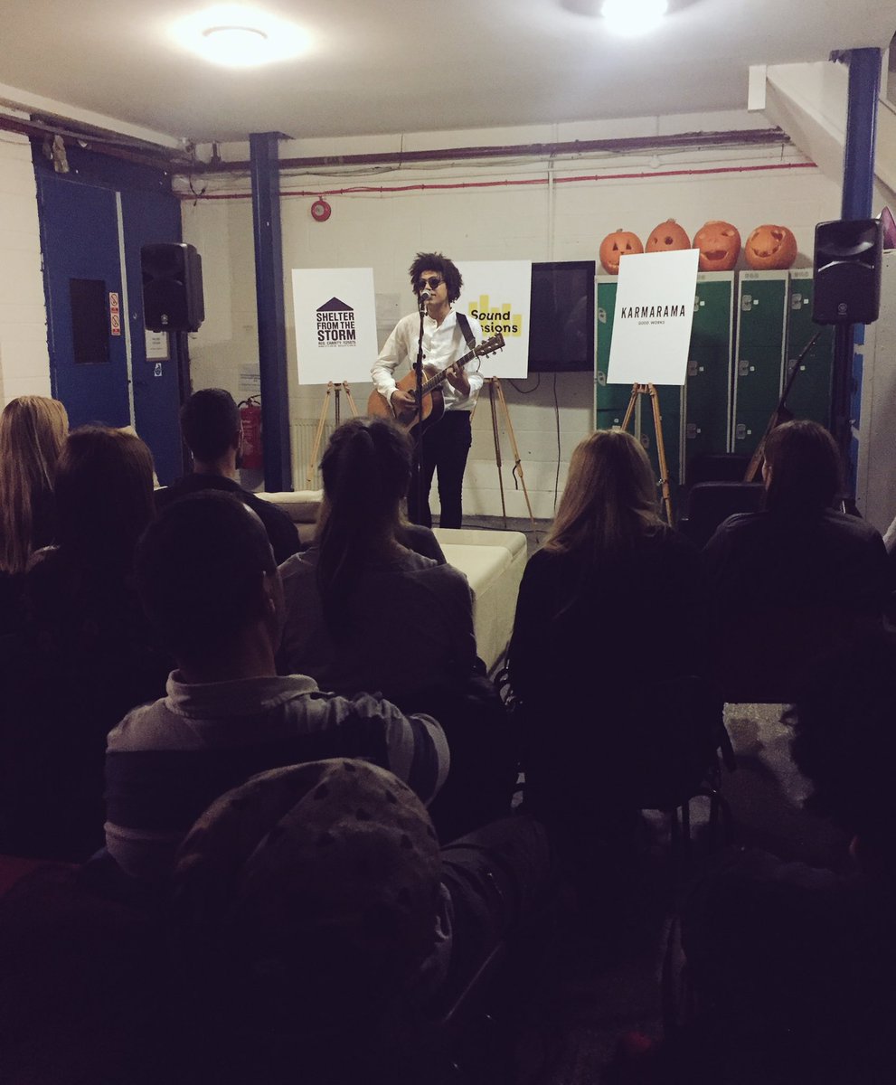 Tonight we hosted an extra special #karmasoundsesh at homeless shelter <a href="/SFTSLondon/">ShelterFromTheStorm</a> Check out Joe Fox. He's brilliant 🎤🕶<a href="/islandrecordsuk/">Island Records</a>