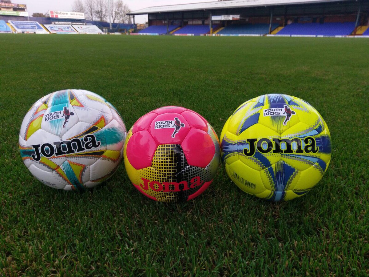 YouthKicks2014's tweet photo. Never a bad journey when visiting the guys at @PRESStheBALLuk !! Prizes sorted for Friday, along with new futsal balls! https://t.co/VvJNtHtByc