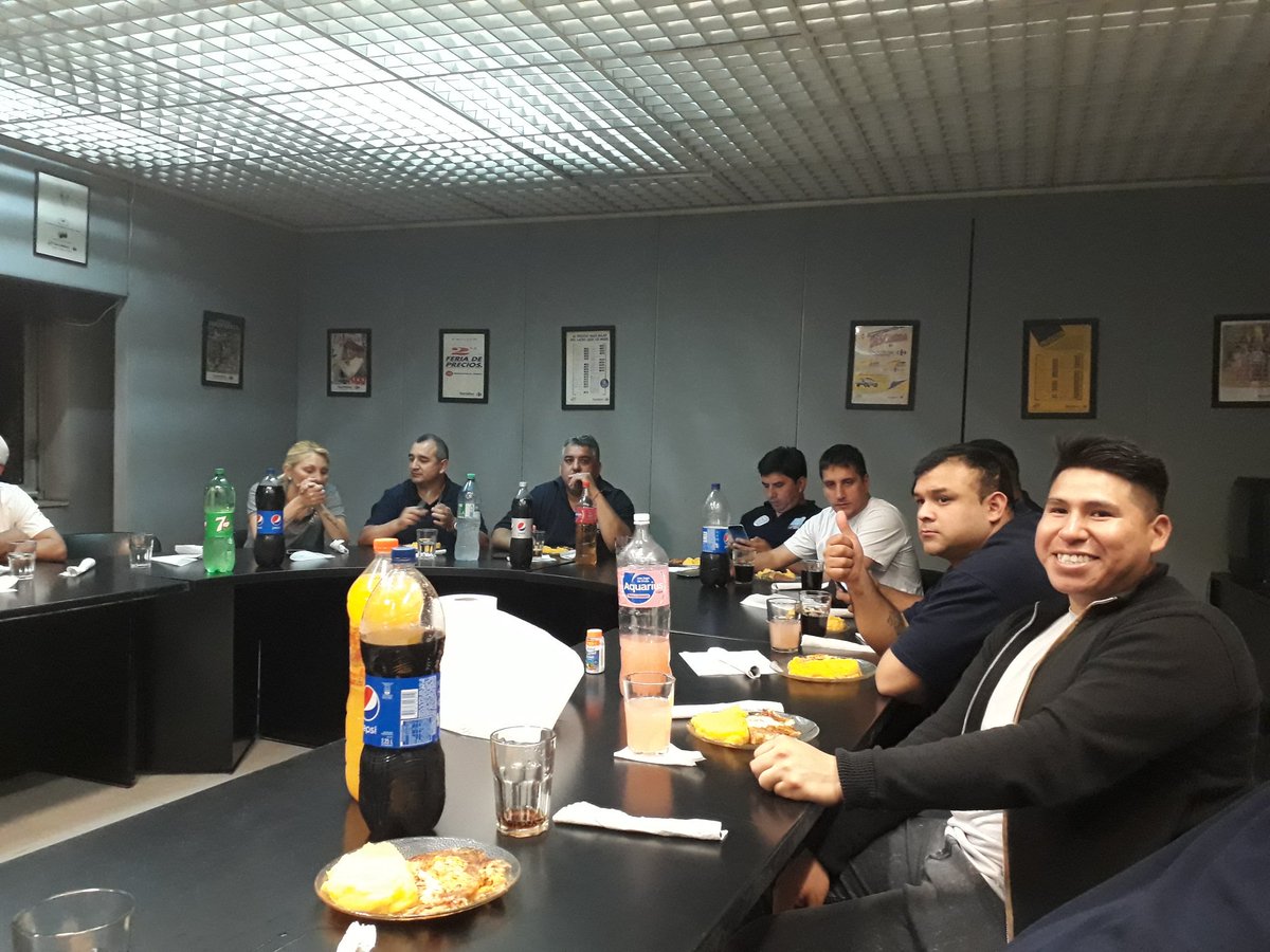 En Carrefour Vélez compartiendo  ideas con el cuerpo de delegados, internos y externos juntos @RamonMuerzaSEC gracias José,corto y tana