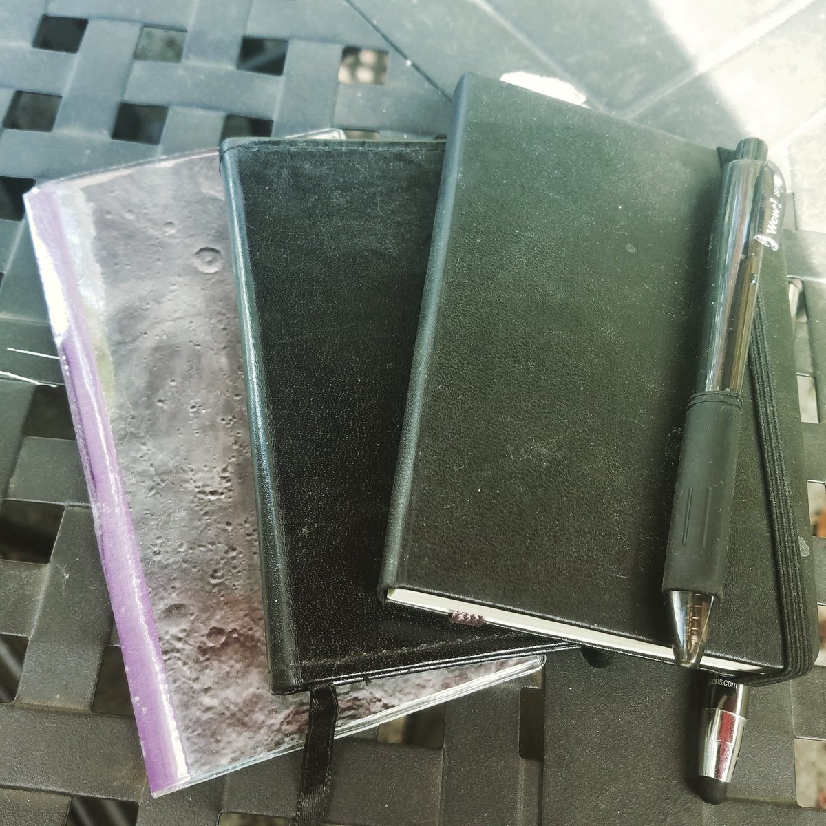 ReddoorRed's tweet image. The silver lining of the closing of the bookstore is that it might give me time to participate in National Novel Writing Month.