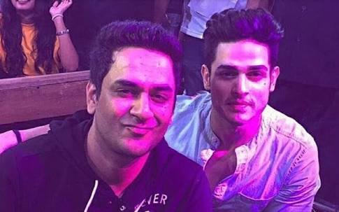 Whom you want to see as top 2 ?
Retweet - Shilpa &amp; Hina
Like - Vikas &amp; Priyank
#BiggBoss11 #BB11