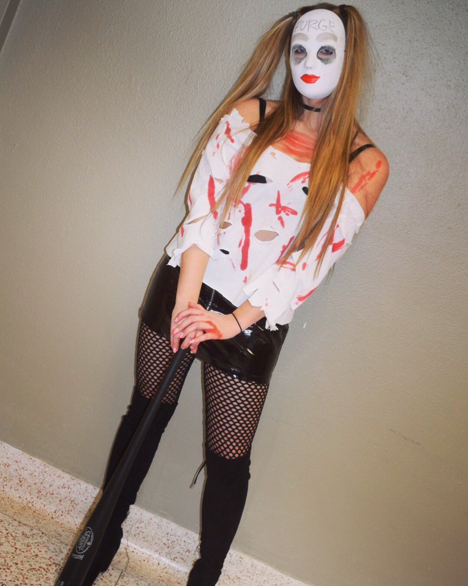 jenn_blank's tweet photo. Am I spooky yet? https://t.co/XSBlX4XKeM