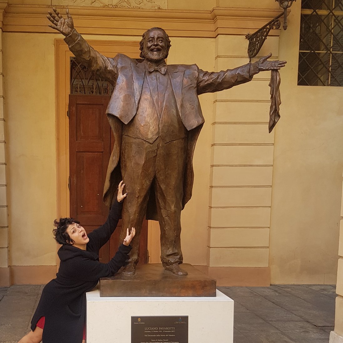 c311980's tweet photo. #lastatua #di #Pavarotti è  la #callas  in finta copia 😍#Modena. https://t.co/wBWuy8o0fr