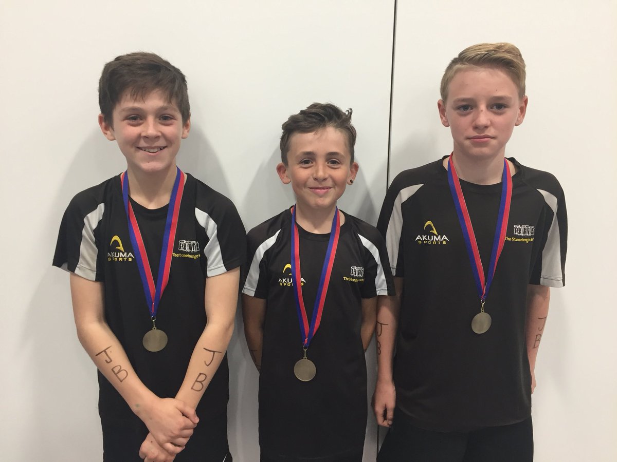 Stonehenge_PE's tweet photo. Congratulations to our x-country teams today. Silver for the minor boys and junior girls and bronze for the inter boys 🏃🏽🥈🥈🥉🏃🏼‍♀️ https://t.co/n0SNJD8OIp