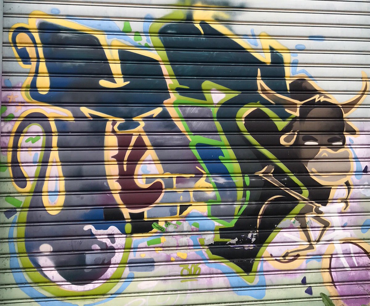 giusicolla's tweet photo. Il toro🐂 The bull🐂 #bull #dueparole #sblab17  #stories #storieitaliane #StreetArt https://t.co/G1jSoApOKk