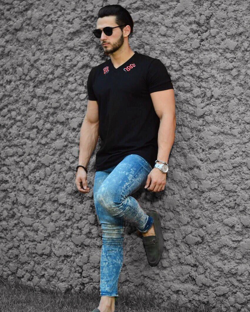 Rodrigovacadiez's tweet photo. La vida no es totalmente perfecta, pero tu outfit si puede serlo #Rv10 #fashion #street #style

#RodrigoVacaDiezLifeStyle 👑🤘🏻 https://t.co/R1otjoYHsg